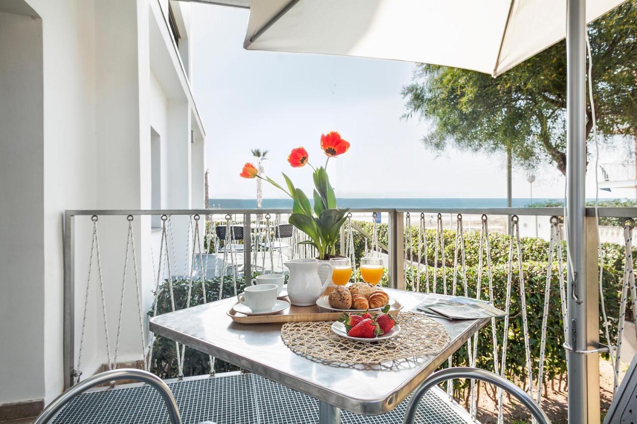 Apartamentos Marfina Castelldefels Eksteriør billede